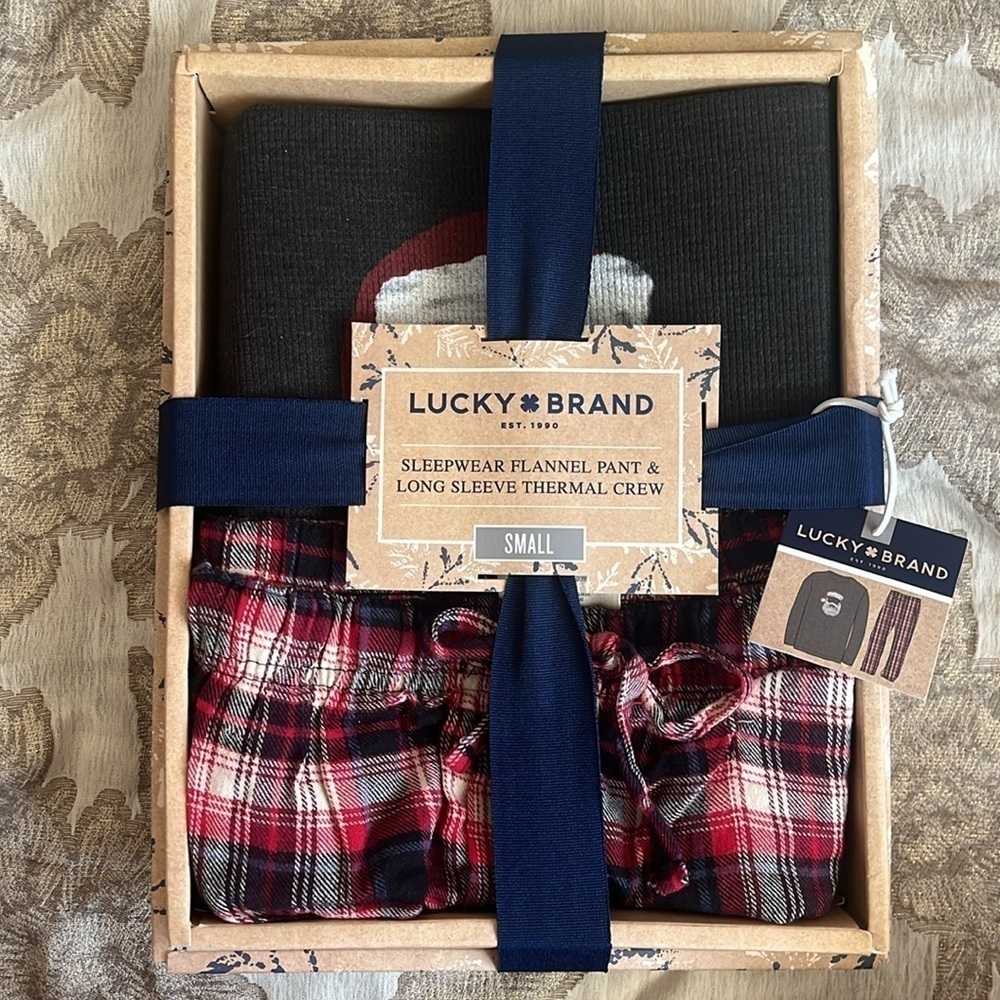 Brand New Lucky Brand Sleepwear Set Pajamas Flannel Pant Santa Thermal Crew Top